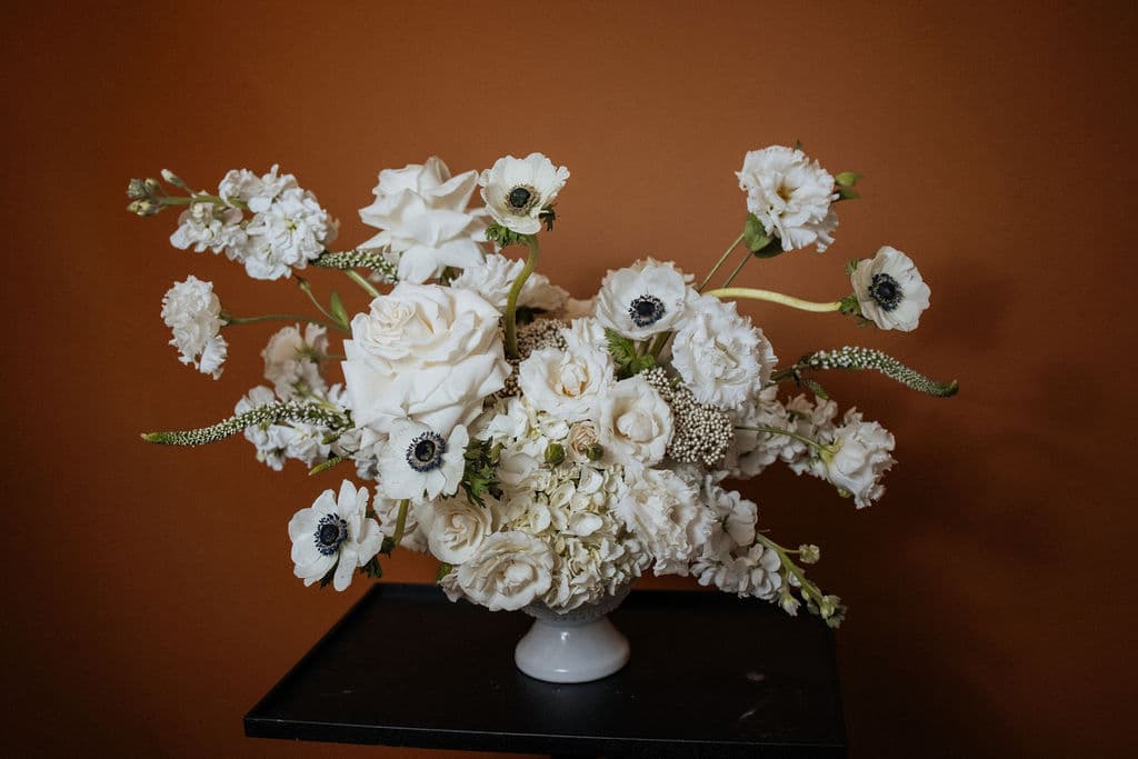 Refined floral moment